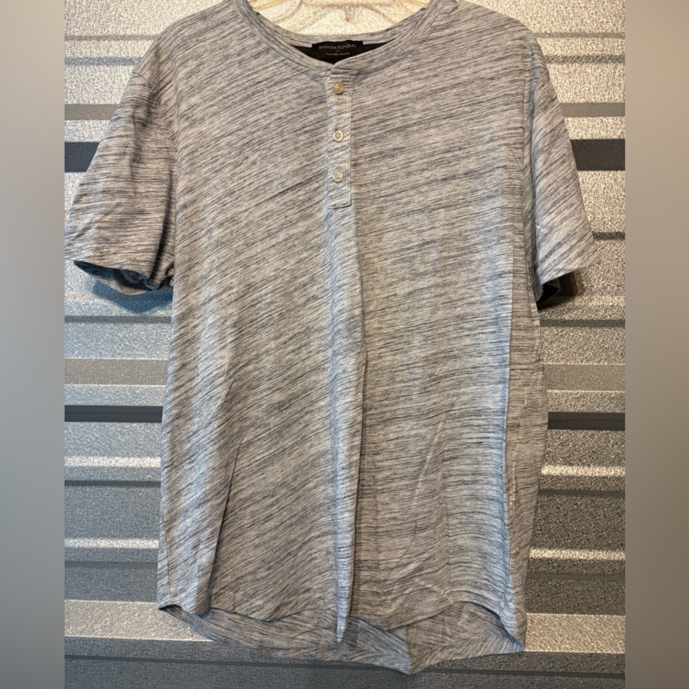 Banana Republic Heathered Gray Short Sleeve Henley